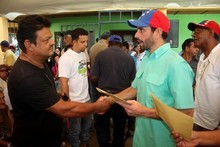 Capriles aseveró que aumento de la hallaca en Mercal y Pdval...