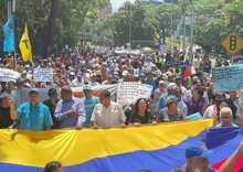 Trabajadores de todo el país realizaron protestas para exigi...