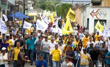Henrique Capriles desbordó las calles de la zona metropolita...
