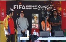 Cientos de niños recibieron "Copa del Mundial 2014"...