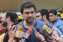 Carlos Ocariz: "Estamos felices de entregar 116 becas a...