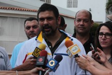 Carlos Ocariz: Estas calles no se asfaltaban desde que se fu...