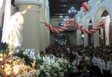 Miles de feligreses acudieron a actividades religiosas en el...