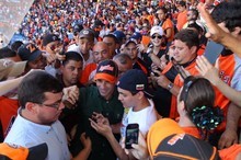 Capriles acompañó a fanáticos de las Águilas del Zulia duran...