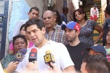 Vecinos de Brisas de Araguaney tienen escaleras como nuevas