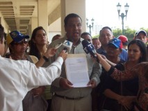 Comisión de Victimas de la Escasez exige soluciones a Arias ...