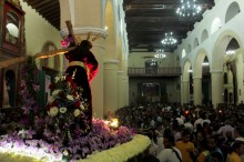 Fieles acompañaron a El Nazareno por las calles coloniales d...