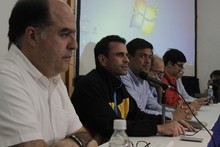 Capriles: Voten contra el gobierno y a favor de Venezuela