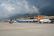 Deuda a líneas aéreas limita actividad turística en el país