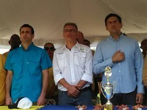 Capriles exigió al CNE que ponga fecha a elecciones regional...