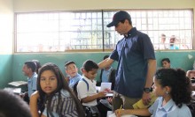 Capriles rechazó que Maduro regalara computadoras en isla de...