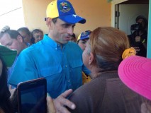 Capriles: A Maduro solo le importa estar enchufado en el pod...