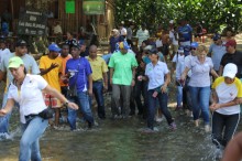 Capriles insistió en que los venezolanos deben unirse frente...
