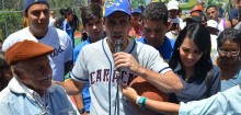 Capriles entregó cancha de usos múltiples modernizada
