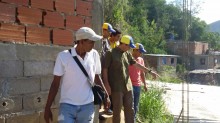 Capriles entregó obras de infraestructura social a comunidad...