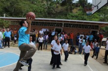 Capriles lamentó que jóvenes se vayan de Venezuela por falta...