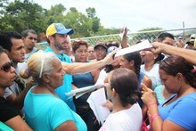 Capriles aseguró que gobierno ha causado cierre de 200 mil c...