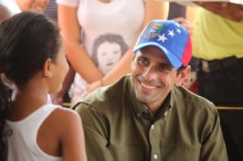 Capriles entregó capilla y cancha de Colonia de Mendoza en O...