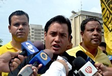 Movimientos estudiantiles universitarios apoyan a Carlos Pap...