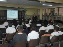 Chacao dicta charla a padres y representantes sobre prevenci...