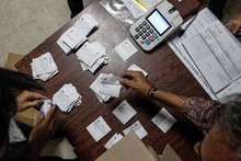 Unidad Democrática ante el proceso electoral fraudulento con...