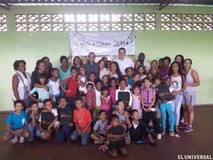 Edinson Ferrer: Niños de Caucagüita recibieron dotación de ú...