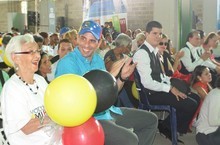 Capriles: "Mientras el Gobierno inventa golpes el puebl...