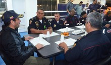 Capriles compartió cena de navidad con Bomberos de Guatire