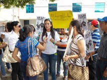 Hernando Garzón y Sandra Flores son presos políticos del gob...