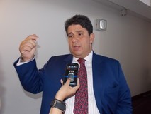 Correa: Ejecutivo centralizó los cinco poderes al aprobar 28...
