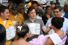 Ramón Muchacho entregó combos infantiles en Pajaritos