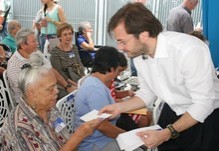 Alcalde Ramón Muchacho entregó ayudas económicas a juventud ...