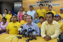 Guanipa: “La tarjeta de racionamiento busca distribuir la es...