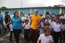 Capriles: Con recursos del tercer satélite se podrían constr...