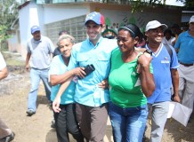 Capriles inspeccionó trabajos de reparación en escuelas de B...