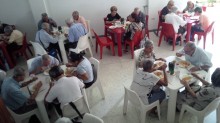 Abuelos Miranda mantiene programa de alimentación pese a cri...