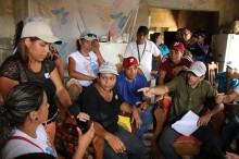 Capriles entregó obras sociales a 900 familias de Charallave