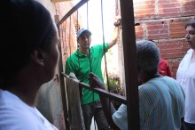 Capriles entregó obras sociales y créditos productivos en el...
