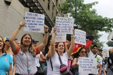 Trabajadores mirandinos se mantendrán en la calle hasta reci...