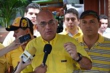 José Antonio España: Pueblo pobre y sin comida, gobierno end...