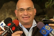 José Antonio España: El gobierno no ha hecho otra cosa que p...