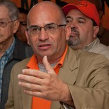 José Antonio España: El Gobierno de Maduro destruyó los serv...