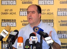 Julio Borges: "Pelearse con los países para tapar los p...