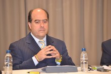 Julio Borges: Dos mitades no hacen un país