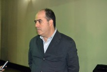 Julio Borges a Maduro: "Yo apuesto a que salgamos de es...