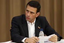 Capriles: “Nicolás, pasea por las colas y dile a la gente qu...