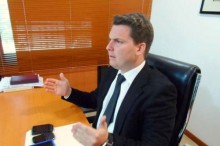 Manuel Román: "Es a conveniencia del Gobierno el reglam...