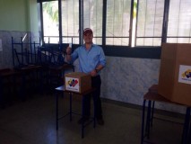 Manuel Vicente Román pide a electores continuar en centros d...