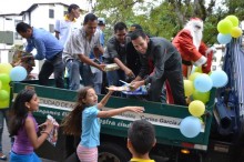 Más de 500 regalos obsequiaron Carlos García y San Nicolás