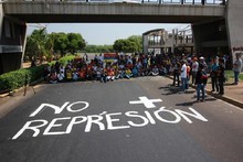 Jóvenes zulianos llevan sus clases a la calle